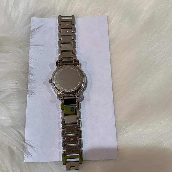 🌸MICHAEL KORS used in excellent condition. 💯 authentic with box. - Picture 8 of 10